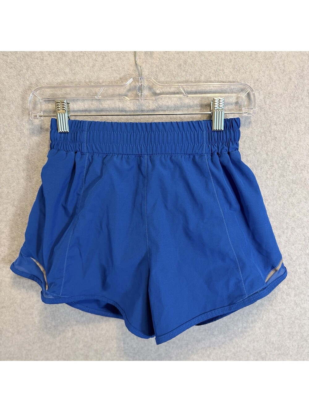 Women Lululemon Hotty Hot Low-Rise Lined Short 2.5" Blue Size Medium